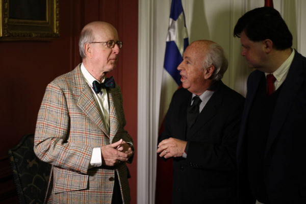 Carlos Robles, Embajador de España; Alfredo Vega, Directori Ejecutivo FHiS; Manuel Llaneza, Presidente FHiS.